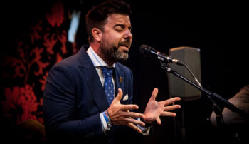 Cantante José Antonio 'El Perrito' en un concierto de flamenco