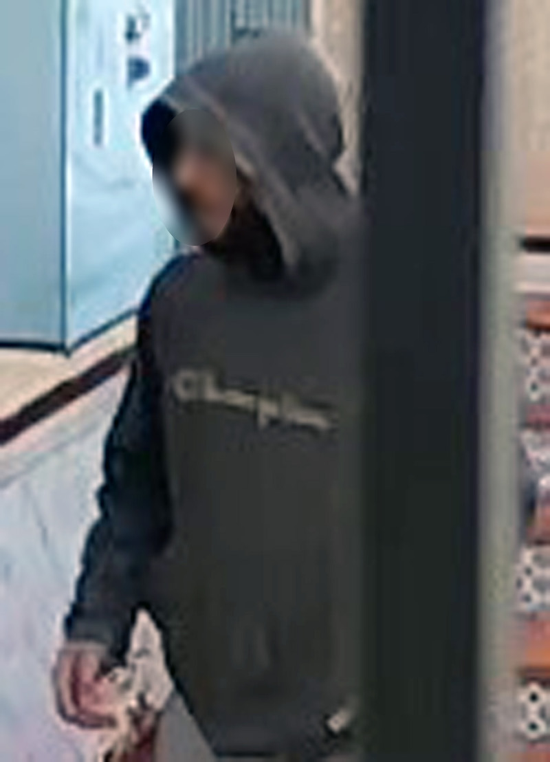 Detenido con sudadera y pantalón oscuro en La Aljorra