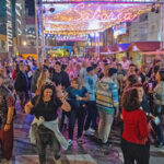 Multitud de personas disfrutando en la feria gastronómica Gastromar en Los Alcázares