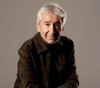 Retrato de José Sacristán, actor español destacado en el teatro.