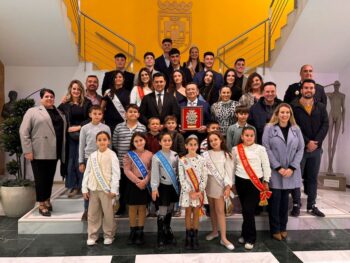 Grupo de personas en la inauguración de las fiestas de San Javier 2025