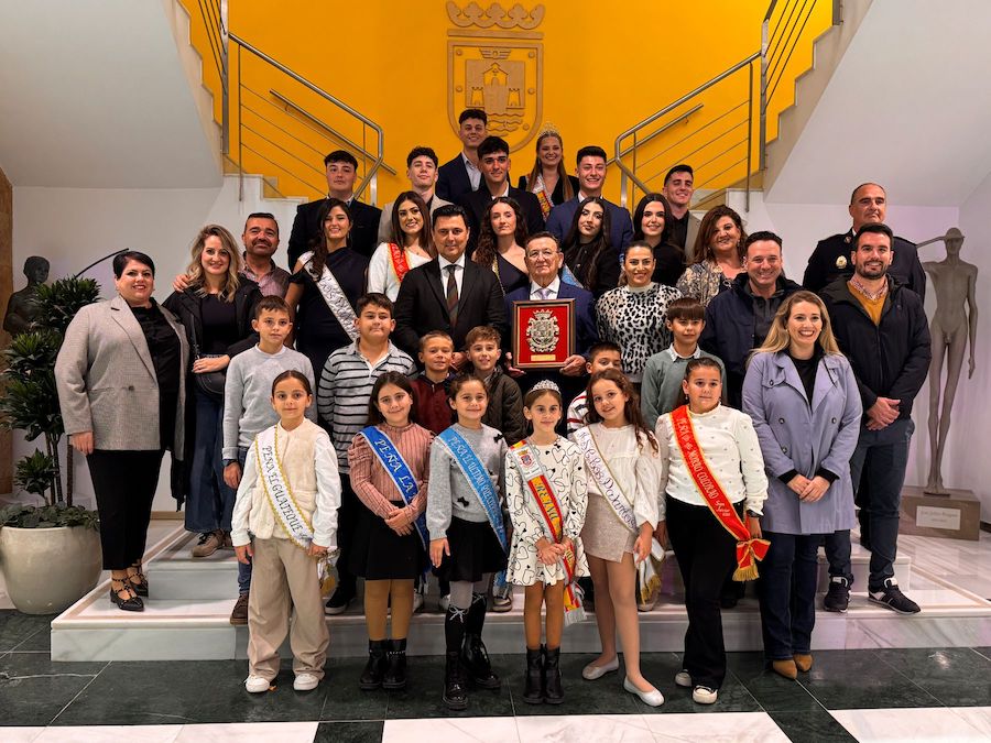 Grupo de personas en la inauguración de las fiestas de San Javier 2025