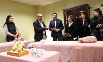 Reunión en Thalasia sobre cursos de masaje estético para empleo