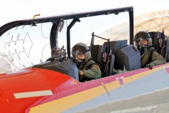 La Princesa de Asturias en el cockpit del Pilatus PC-21 durante su primer vuelo en solitario.