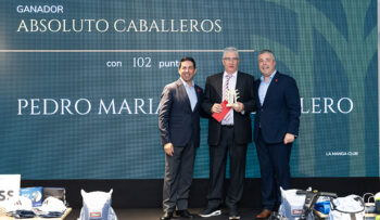 Pedro María Valero Valero recibiendo premio en el Open de La Manga Club