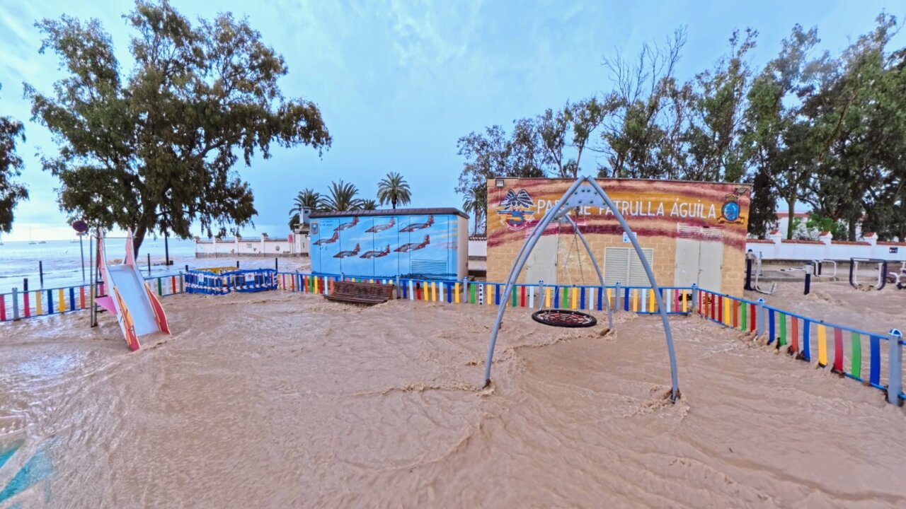 Parque inundado en El Mirador tras intensas lluvias y granizo