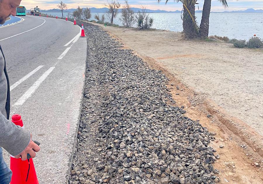 Obras del nuevo paseo marítimo en Playa Chica, La Manga del Mar Menor.