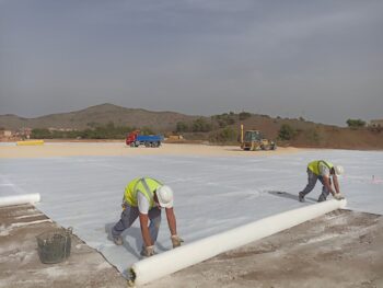 Trabajadores en la restauración de la Sierra Minera en Llano del Beal