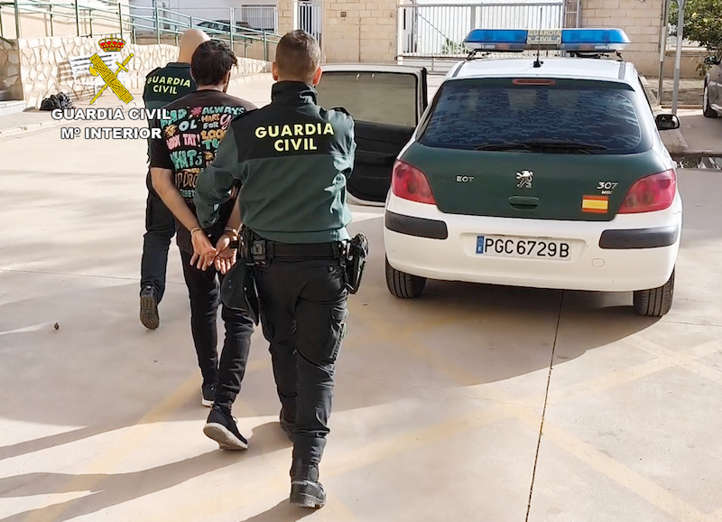 Detención de sospechoso por la Guardia Civil en San Javier
