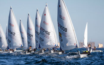 Regata de veleros en Los Alcázares durante un evento náutico