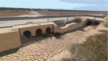 Canal de drenaje en la carretera RM-F28 entre Pozo Aledo y La Puebla