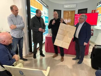 Presentación de la revista Náyades sobre aviación en Murcia