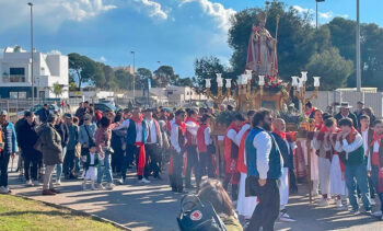 Multitud en la Romería de San Blas en Santiago de la Ribera