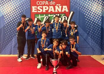 Equipo infantil masculino del CVP Belich con medallas en la Copa de España