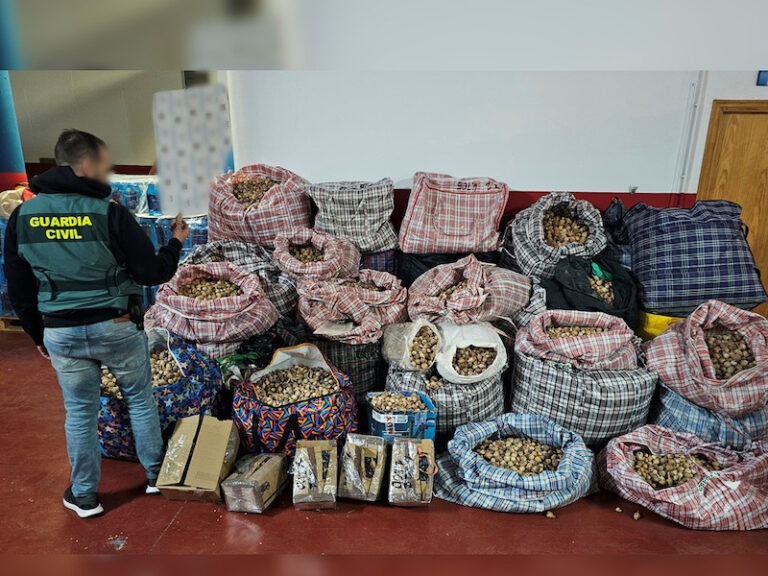 Sacas de adormidera intervenidas por la Guardia Civil en Los Alcázares