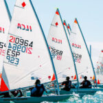 Regatistas compitiendo en el Campeonato de España ILCA 4 en Los Alcázares