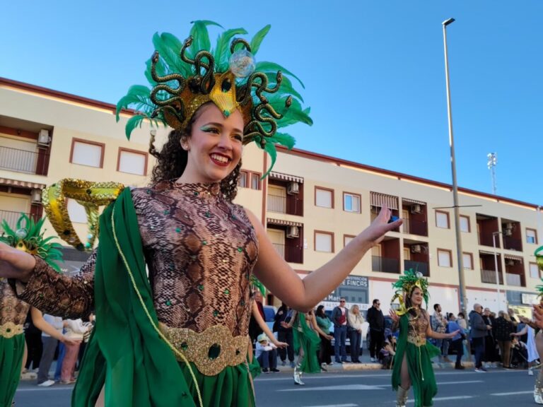 Bailarina con disfraz de medusa en el Carnaval de Los Alcázares