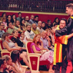 Espectadores disfrutando de una actuación teatral en San Pedro del Pinatar