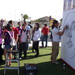 Jóvenes participando en un taller de arte en San Pedro del Pinatar