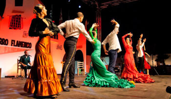Bailarines del Ballet Flamenco de Lo Ferro en una actuación en vivo