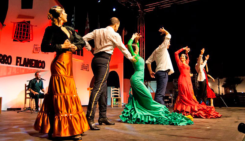 Bailarines del Ballet Flamenco de Lo Ferro en una actuación en vivo