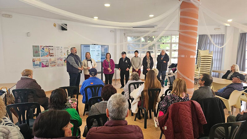 Reunión en el Centro de Mayores Adolfo López en Los Alcázares