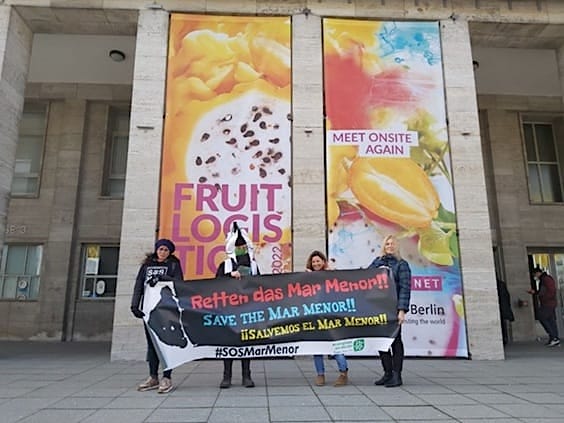 Protesta en Berlín por la defensa del Mar Menor durante Fruit Logistica
