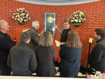 Grupo de personas en la inauguración de rutas de peregrinación en Torre Pacheco