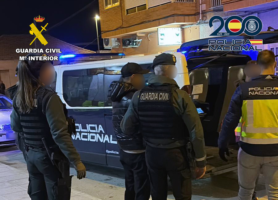 Operativo policial con Guardia Civil y Policía Nacional en acción