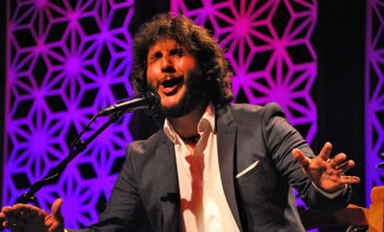 Artista cantando en el Festival Internacional de Cante Flamenco de Lo Ferro