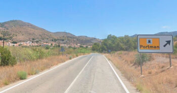 Señal de dirección hacia Portmán en la carretera N-345