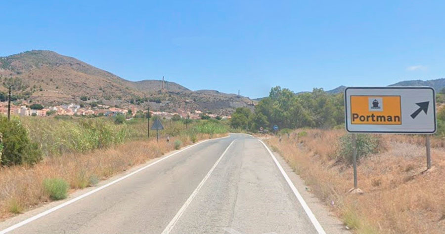 Señal de dirección hacia Portmán en la carretera N-345