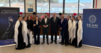 Grupo de personas en la presentación de la Cátedra de Flamencología de la UCAM