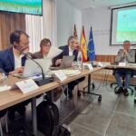 Reunión de la Comisión Interadministrativa sobre el Mar Menor con varios participantes.