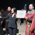 Ceremonia de encendido de la llama en Los Alcázares con participantes y autoridades.