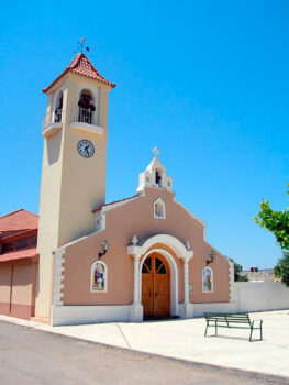 Iglesia en Torre Pacheco con campanario y reloj