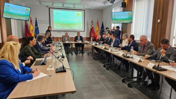 Reunión del Foro Interadministrativo del Mar Menor con varios participantes