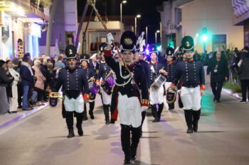 Granaderos de Cartagena desfilando en la procesión del Martes Santo