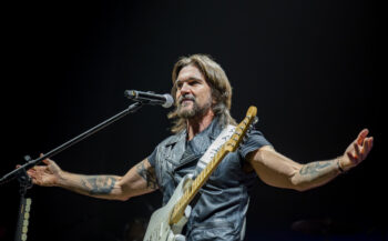 Juanes en concierto con guitarra en San Pedro del Pinatar