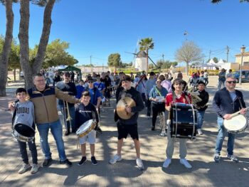 Grupo de personas con instrumentos musicales en Torre Pacheco