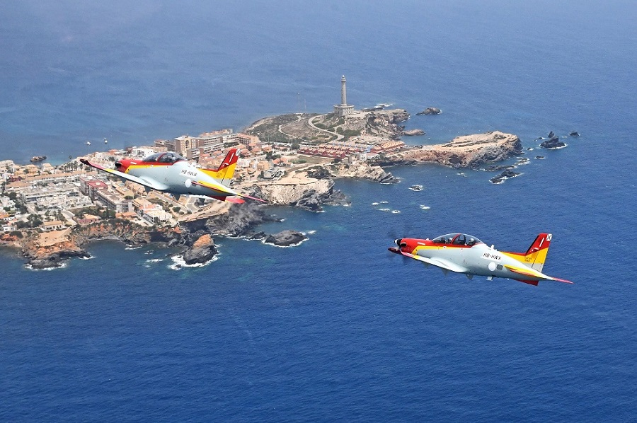Aviones realizando acrobacias sobre el Mar Menor durante el Festival Aéreo San Javier 2026