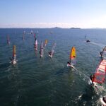 Viento surfistas en el Mar Menor durante una actividad náutica