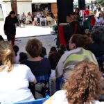 Espectáculo de teatro infantil en Lo Pagán con público atento.