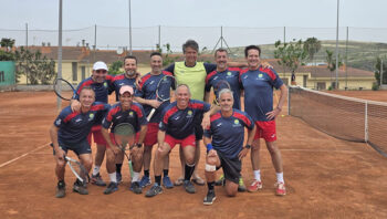 Equipo de tenis veteranos del Club de Tenis Torre Pacheco en la final