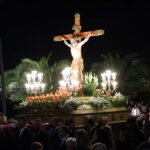 Vía Crucis del Cristo del Mar Menor en Lo Pagán con fieles y palmeras