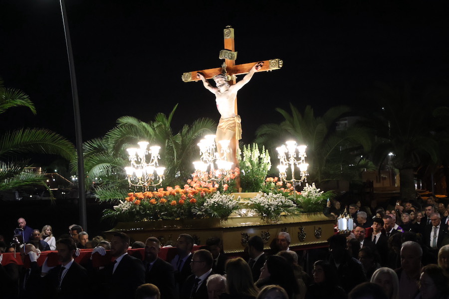 Vía Crucis del Cristo del Mar Menor en Lo Pagán con fieles y palmeras