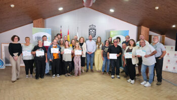Grupo de participantes en la clausura del programa de empleo y formación.