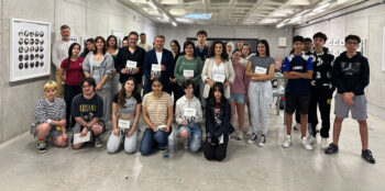 Grupo de personas en la inauguración de la exposición Pareidolia en Torre Pacheco