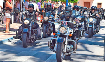 Motociclistas participando en el Hot Rally San Javier 2026