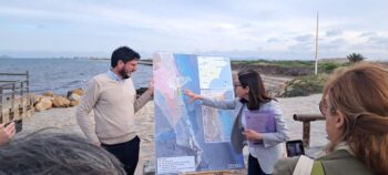 Reunión sobre el proyecto de rescate de la playa de La Llana